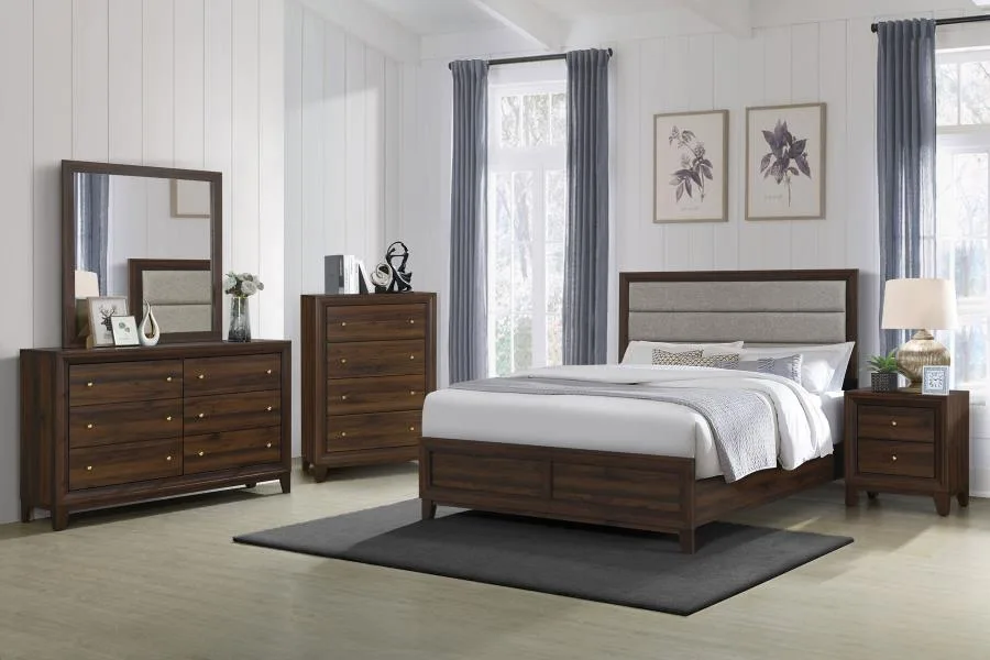Welsley 4pcs Eastern King Bedroom Set Walnut
